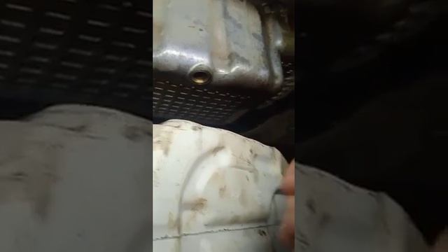 Замена моторного масла. Лада Х Рэй 1,6. смотреть онлайн