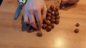 Как быстро почистить фундук лесной орех?????
