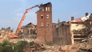 Работа экскаватора-разрушителя (Demolition) на объекте ГК "ПРАЙД"