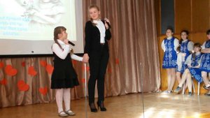 Соня и Аня Щегловы песня ко дню матери "Без ума тебя люблю я мама"
