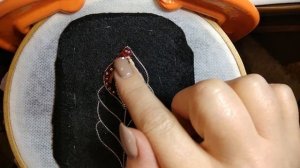 Брошь Перо МК 1 часть из кристаллов, мягкой канители и бисера.