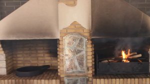 Дымит печь барбекю «Трио» от BARBECUE.RU.