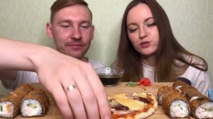 МУКБАНГ РОЛЛЫ VS ПИЦЦА | ОТВЕТЫ НА ВОПРОСЫ | MUKBANG ROLLS VS PIZZA