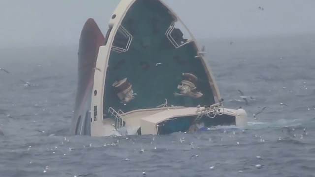 потопление корабля в черном море сегодня. подбитый российский корабль в черном море. ракетный крейсер черноморского флота «москва». потопление корабля в черном море сегодня. российские корабли бдк.