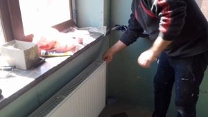 Как снять батарею отопления.