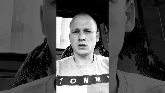 Жена не может сдать на права, женщина за рулём