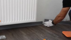 Плинтус S60. Приклеивание. Стыки. Изготовление внутреннего угла. Использование плинтуса для замеров