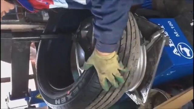 Шиномонтаж колеса с датчиком давления
