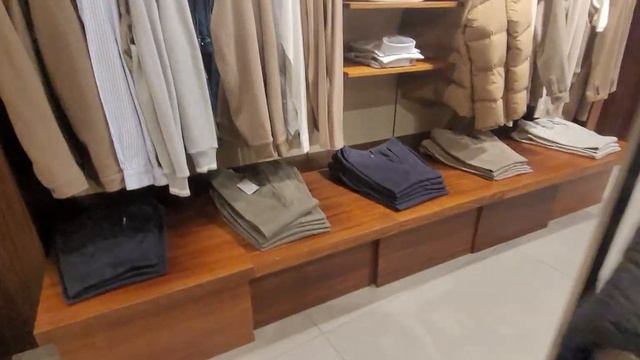 Магазин мужской одежды в Венеции Boggi Milano смотреть онлайн