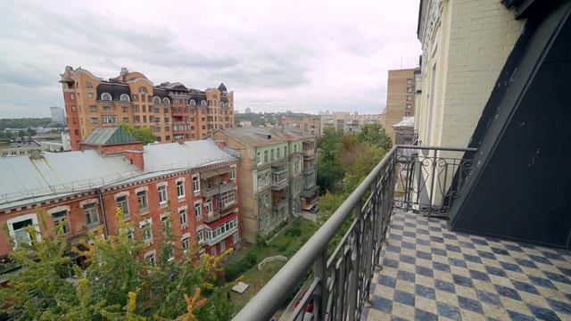 Оренда дворівневої квартири у царському будинку біля М Льва Толстого