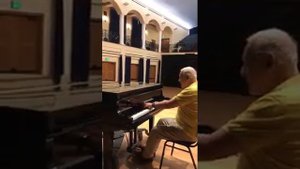 "At the Thomas Aquinas College" ‖ Sir Anthony Hopkins plays the piano