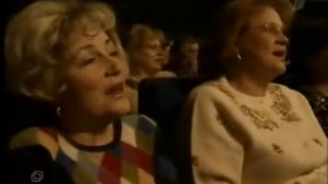 С.С.Сatch и Татьяна Овсиенко  стоят девчонки