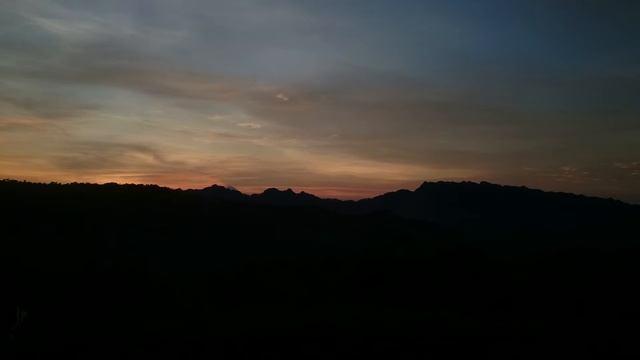 Time lapse sun rise in menoreh mountain, central java, Indonesia смотреть онлайн