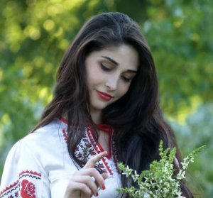 Она сделала это на глазах у всех. Русская стала бандеровкой.