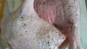 Утиные окорочка с яблоками в духовке