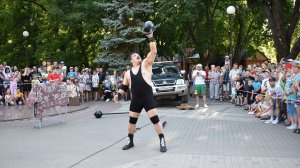 18 июня у Мемориального музея Поддубного выступил силач Дмитрий Халаджи.