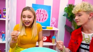 Багата vs Бідна vs Мега Багата Студентка | Життєві Ситуації Різних Студенток