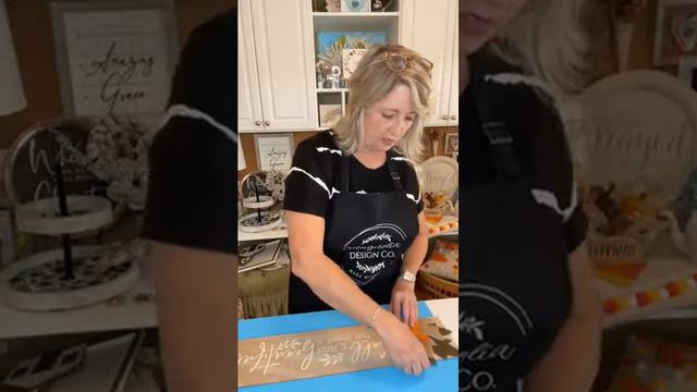 DIY Super Affordable Fall & Thanksgiving Signs from Dollar Tree Long Boards | Magnolia Design Co смотреть онлайн