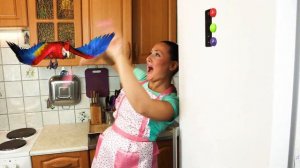 Устроили домашний зоопарк / Манс и мама играют с питомцами Истории для детей