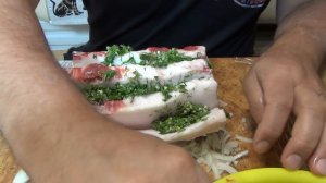 Необычный рецепт, фаршированное сало - гармошка. Смели со стола, за пять минут! Мужик на кухне.