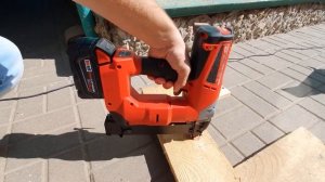 Аккумуляторный гвоздезабиватель Milwaukee 2740-20 Fuel Brushless GA18 Brad Nailer