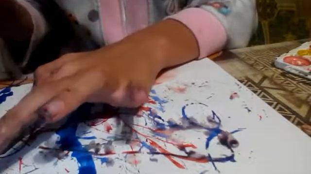 Пробуют рисовать без кисти (ну почти) смотреть онлайн