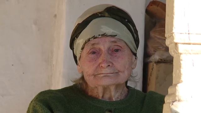 Как соцработники Бишкека обхаживают брошенных на произвол стариков смотреть онлайн