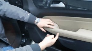 Как снять обшивку двери Mercedes-Benz ML W166