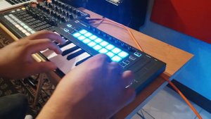 Launchkey Mini MK3 unboxing y Demo