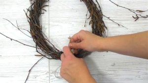 Новогодний венок: Как сделать основу венок из березовых веток. Своими руками