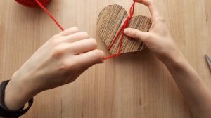 Сердце из картона и ниток на День Святого Валентина