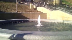 Лестница-фонтан, вид снизу. Ах, какие там девчонки позируют!!!