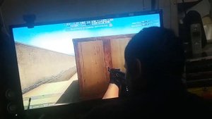 папа псих за компьютером ! разбил монитор