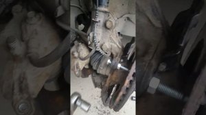 Прикипел тормозной диск. Снять легко.