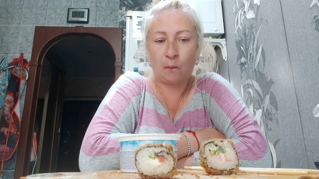 МУКБАНГ-РОЛЛЫ ТЕМПУРА!/РЕЦЕПТ ПОД ВИДЕО В ОПИСАНИИ!