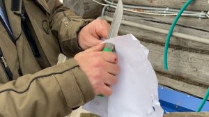 Можно ли ножом открывать консервы? Неубиваемый нож! Жесткий тест финки из стали D2. Русский булат.