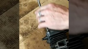 Глохнет бензопила на высоких оборотах.