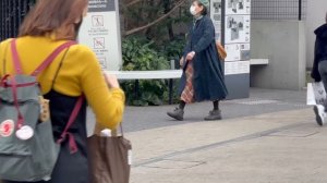 Токио - городская прогулка. Как одеваются в Токио в марте. Сквер на крыше в Shibuya Miyashita Park.