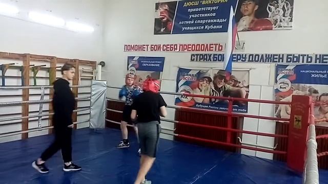 мой первый спаринг. я в чёрной футболке смотреть онлайн