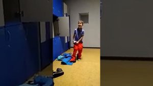 Мальчик хочет сесть на бутылку(АХАХАХАХААХ)