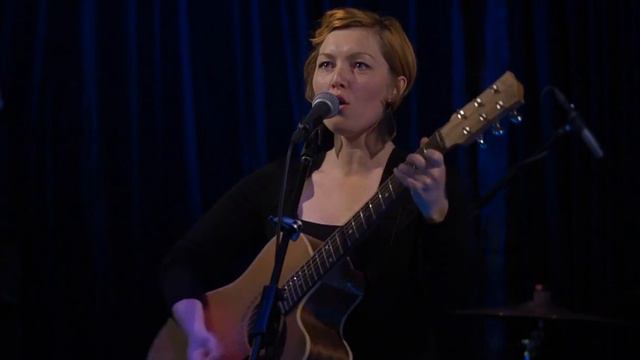 No Hausfrau смотреть онлайн