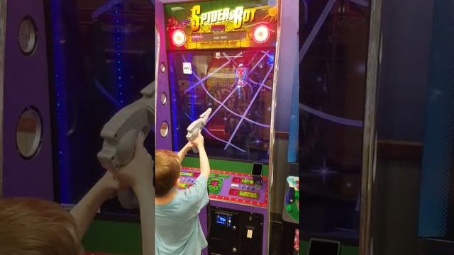 Chuck E Cheese - Spider Bot Game