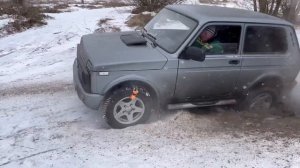 Нива на браслетах. Цепи.  #нива_21214 #нива_сток_зимой #Нива #нива_4х4 #нива_сток #нива_offroud