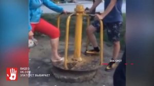 "Королева карусели". Разборки на детской площадке