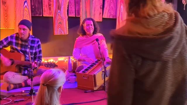 Om Namoh Bhagavate Vasudevaya - Dru Kirtan (live)
