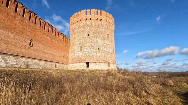 Есть выходные, поехали смотреть самую большую кирпичную крепость в Смоленске.