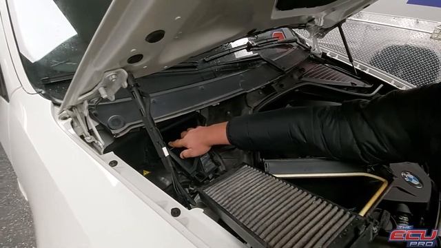 BMW X5 / X6 50i and 4.4i MSD85 DME / ECU Removal and Repair. смотреть онлайн