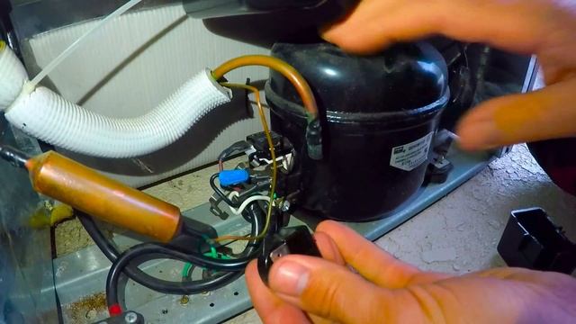 Fixing a Haier Mini Fridge HBCN05FVS смотреть онлайн