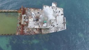 Севший на мель и брошенный Турецкий теплоход.