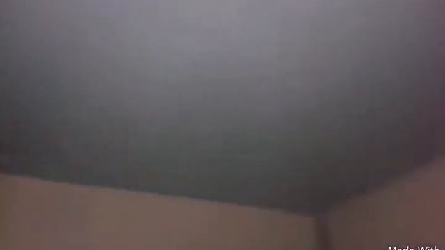 Глянцевый натяжной потолок голубого цвета, в ванной комнате смотреть онлайн